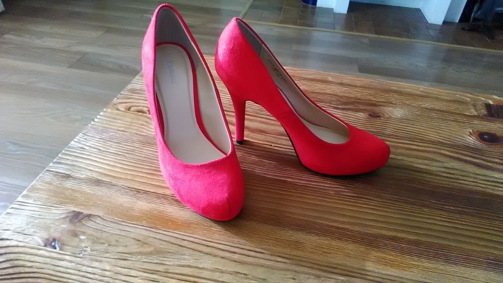 Buty damskie na obcasie