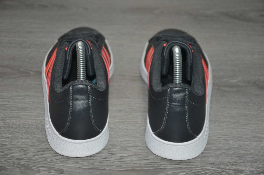 Продам кросівки  Фирма ADIDAS .