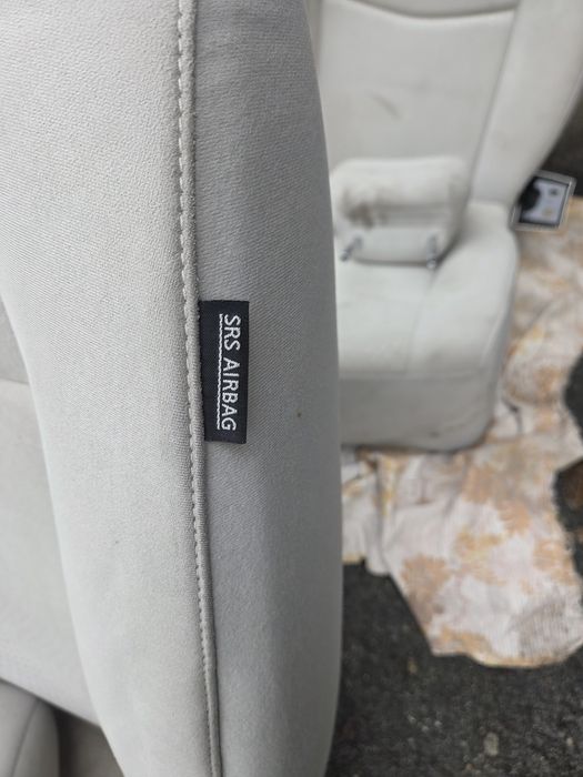 Сидіння. Салон. Nissan Leaf.