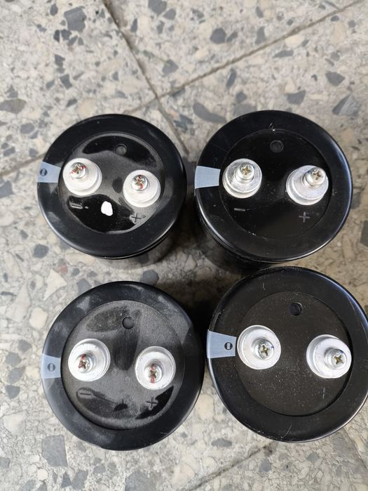 Conjunto de 3 condensadores 400V 2000 e 3300uF