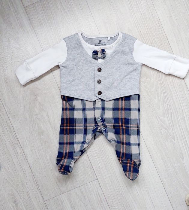 Нарядний чоловічок на виписку для хлопчика від Next