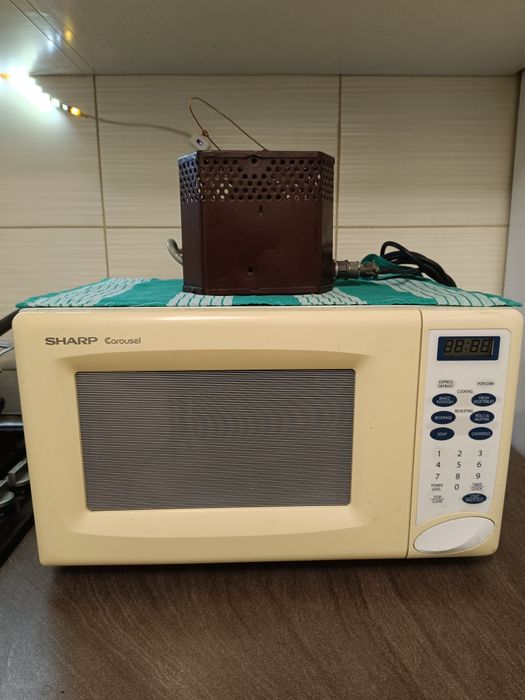 Мікрохвильова піч Sharp