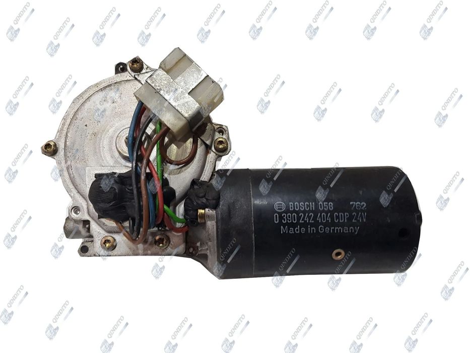 SILNIK WYCIERACZEK MERCEDES 814  0390242404