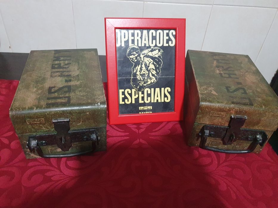Caixas estilo militar em metal