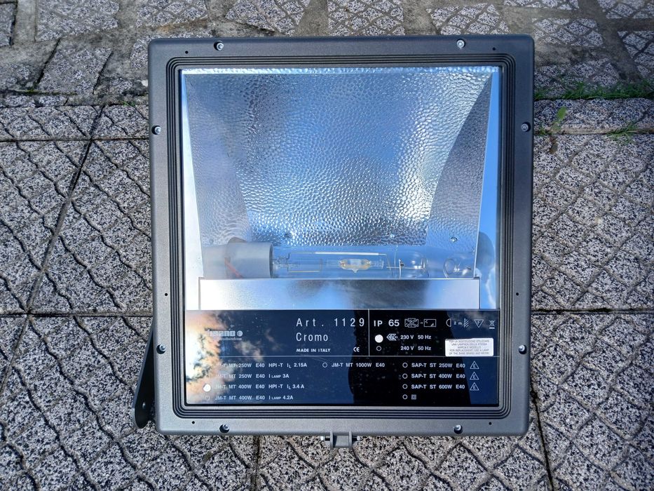 Projetores novos marca Disano