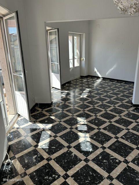 T2 Duplex em Campo de Ourique com varanda e muita luz