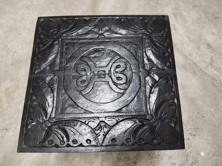 Mesa \ mesinha de apoio ou centro decorativa