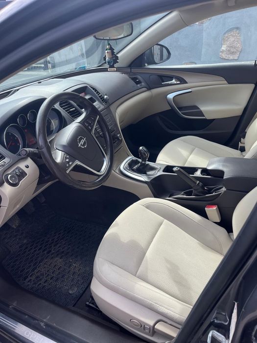 Opel Insignia Combi Sport Tourer 2.0 CDTI 2010 r.