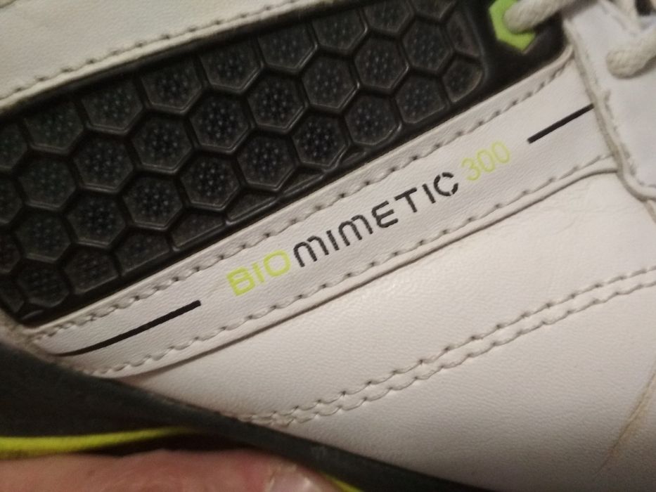 Продам  кожаные кроссовки .