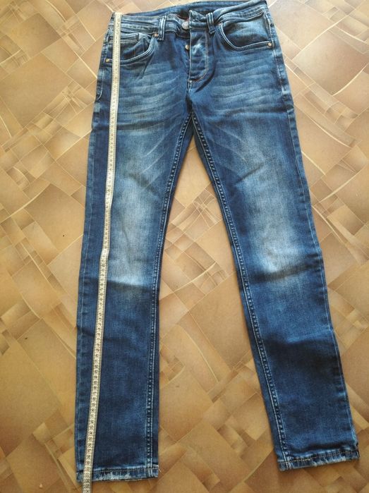 Продам джинсы на мальчика рост 164