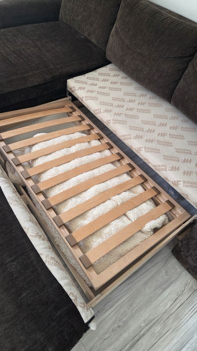 Brązowy narożnik kanapa wersalka z funkcją spania i dwoma schowkami