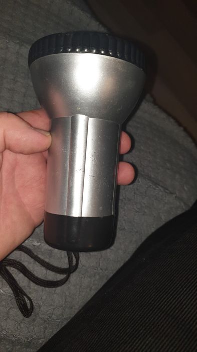 kompaktowy mini megafon Pyle Pro z syreną