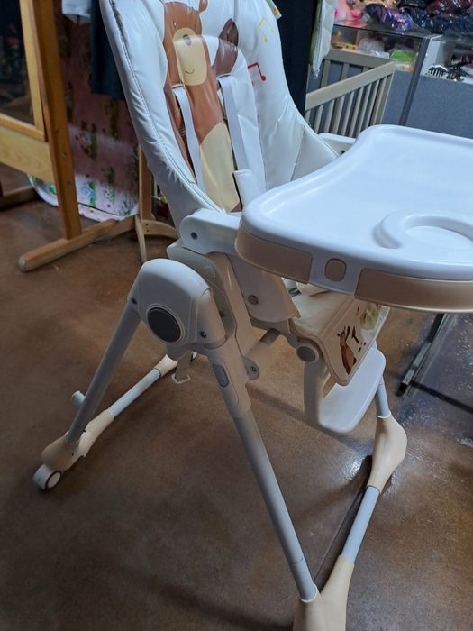 Дитяче крісло для годування