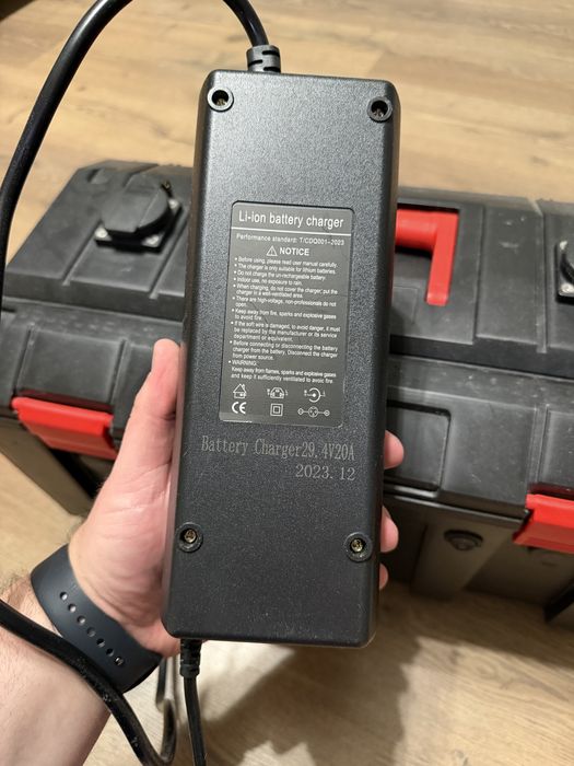 Зарядна станція 2500 Wh з інвертором 2000/4000W
