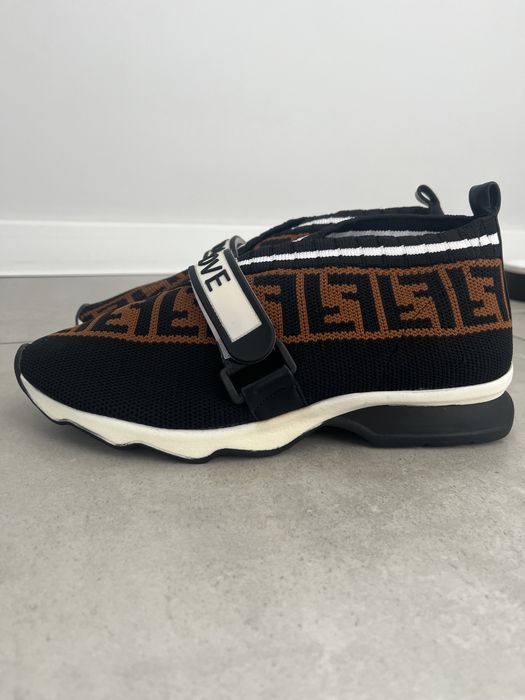 Sneakersy wsuwane roz. 39