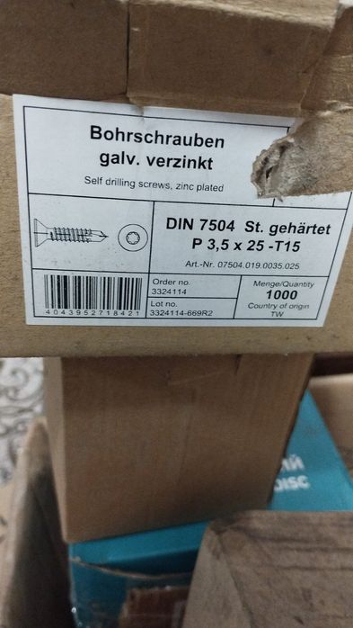 Саморізи по дереву,по гіпсу і по металу кого зацікавить по можливості