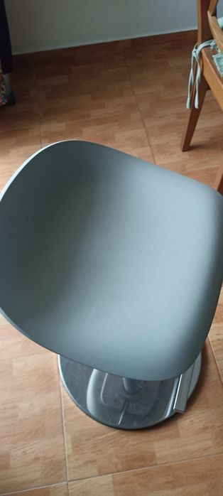 Banco alto cinza Janinge ikea