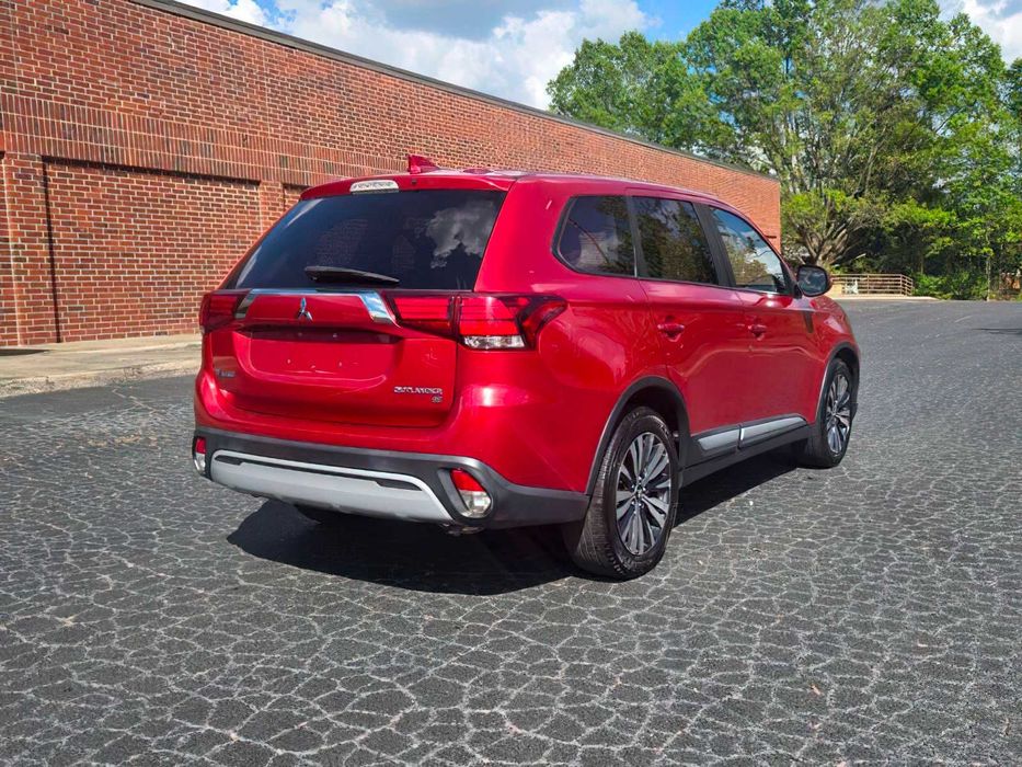 Mitsubishi Outlander SE      2019