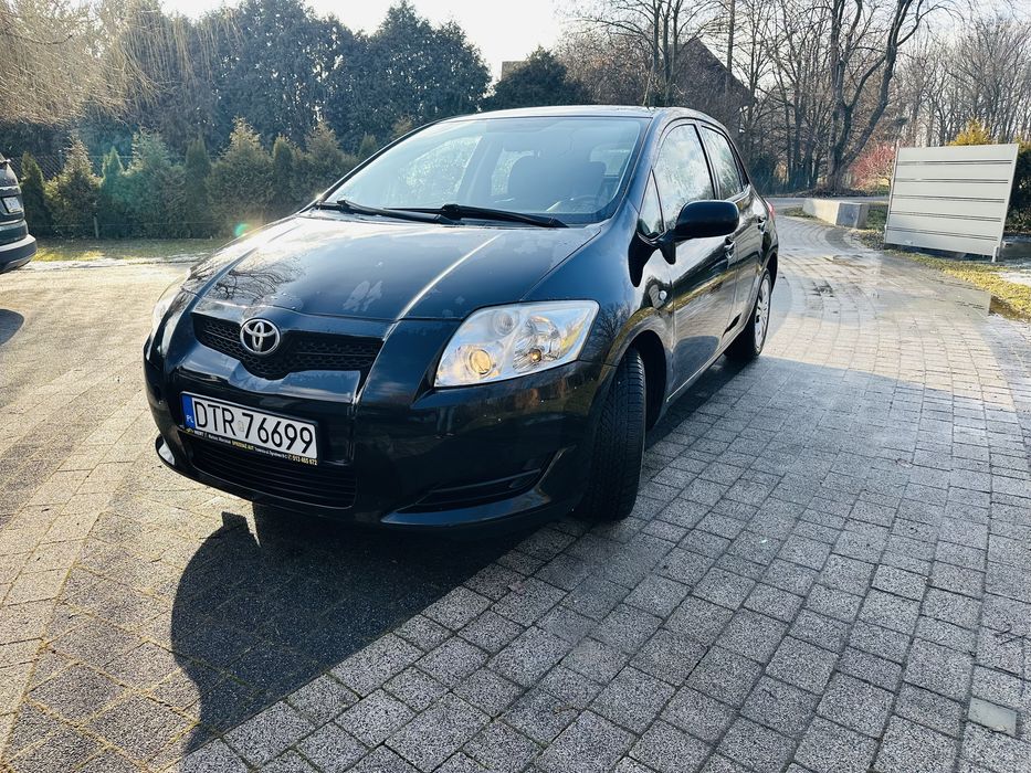 Toyota Auris 1.6benzyna automat 102tys km nowe opony opłaty 2027 klima