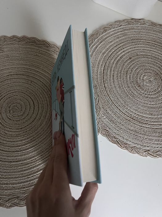 Книга Елль Кенеді «Помилка»