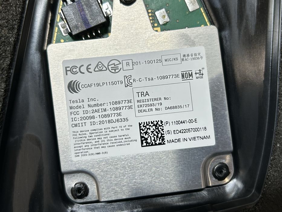 Накладка стойки с камерой левая правая Tesla Model 3 / Y