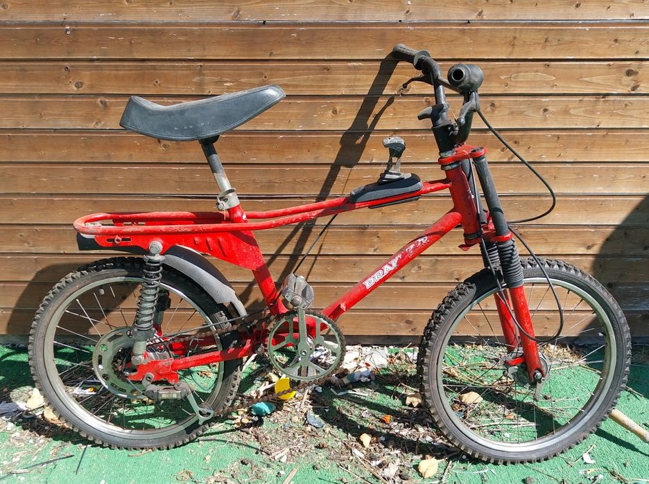 Bicicleta antiga, provavelmente única.