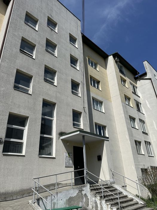 Продаж квартири 130.4 м.кв., вул. Івасюка / Винники
