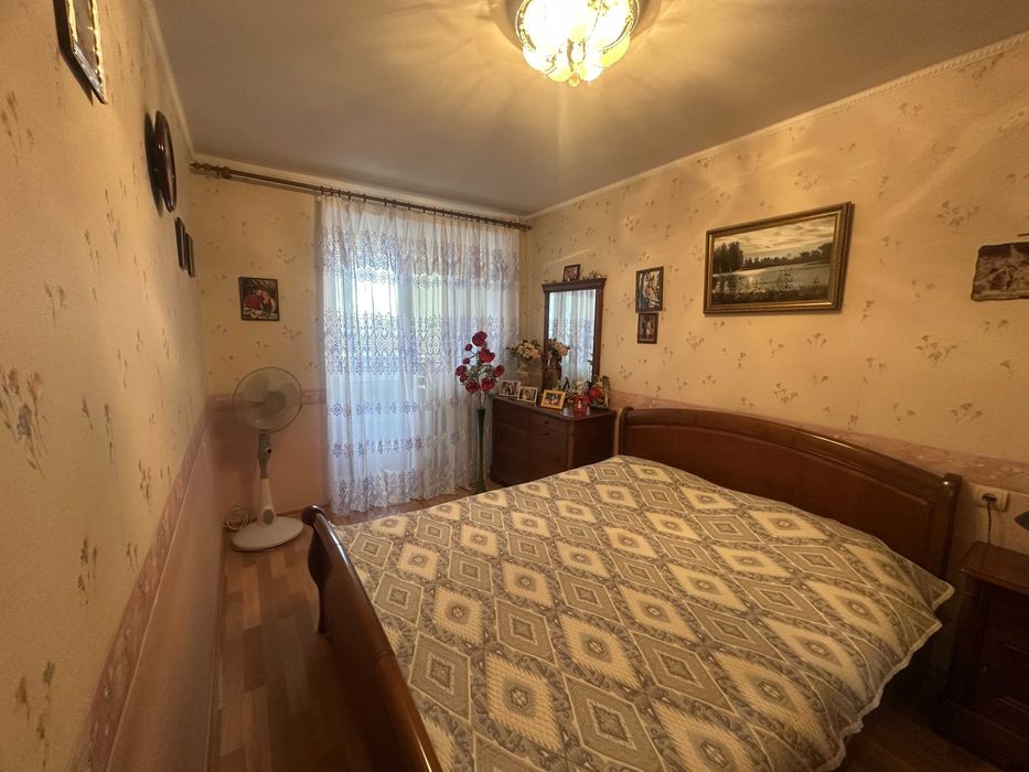 В продаже двухкомнатная квартира в центре города