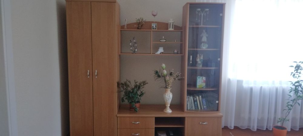 Продам меблі у вітальню