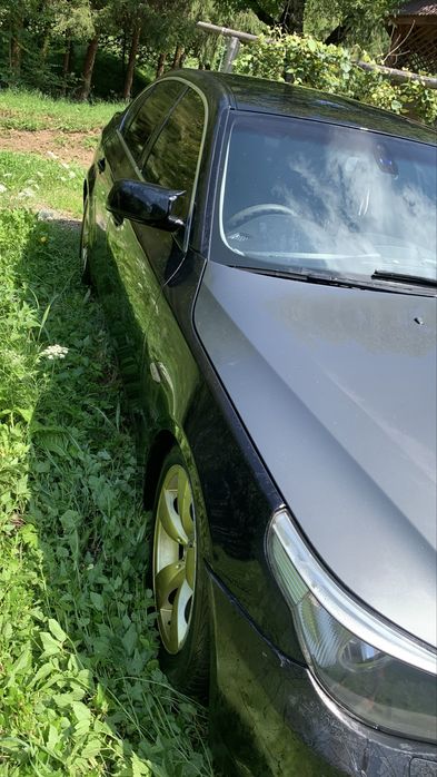 B .M.W    E 60  520 I