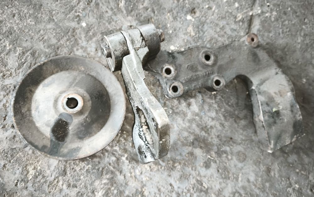 Насос кронштейн шків гідропідсилювача руля ГУР Еталон TATA ZF India