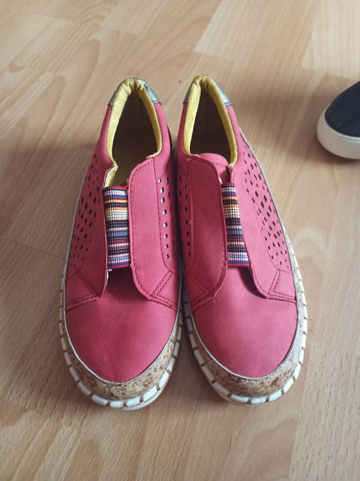 Nowe czerwone tenisówki na gumce 34 trampki buty sportowe na wf
