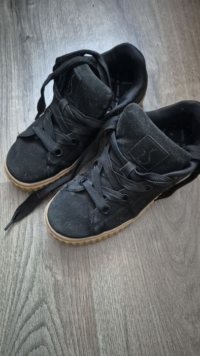 Кросівки жіночі.