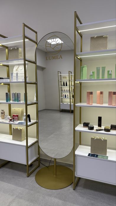 Продаж меблів для магазину / салону (стелажі, ресепшн, дзеркала)