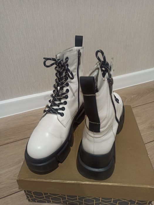 Демісезонні шкіряні черевики жіночі