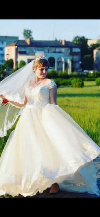Весільна сукня
