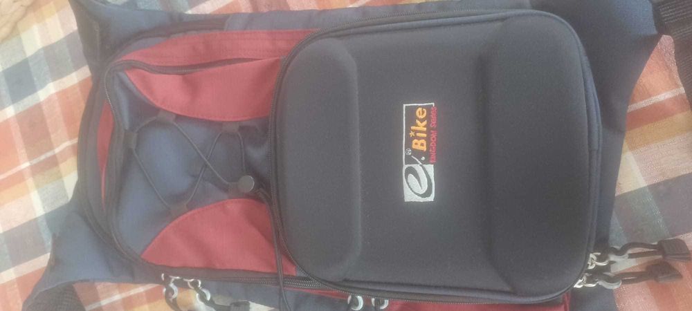 Mochila com vários acessórios para Bike ou caminhada