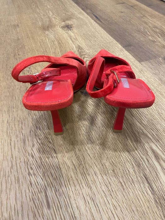 Червоні босоніжки