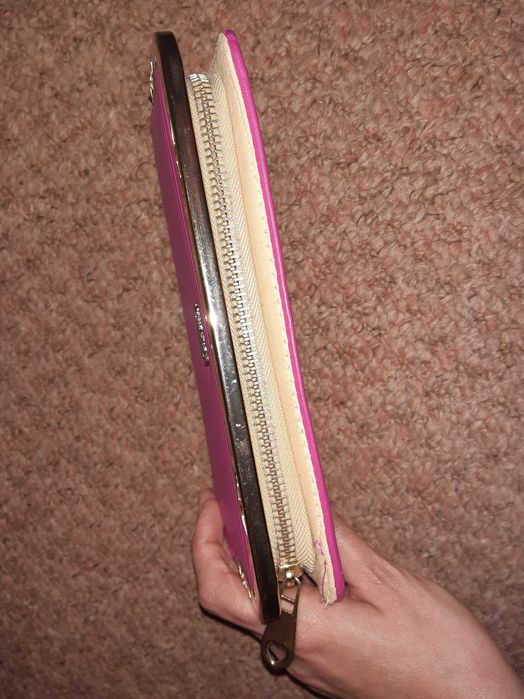 Duży różowy portfel