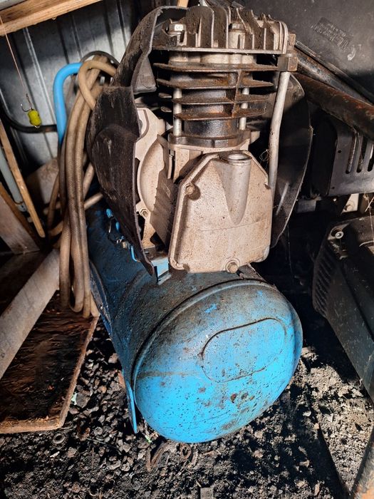 Kompresor uszkodzony na czesci