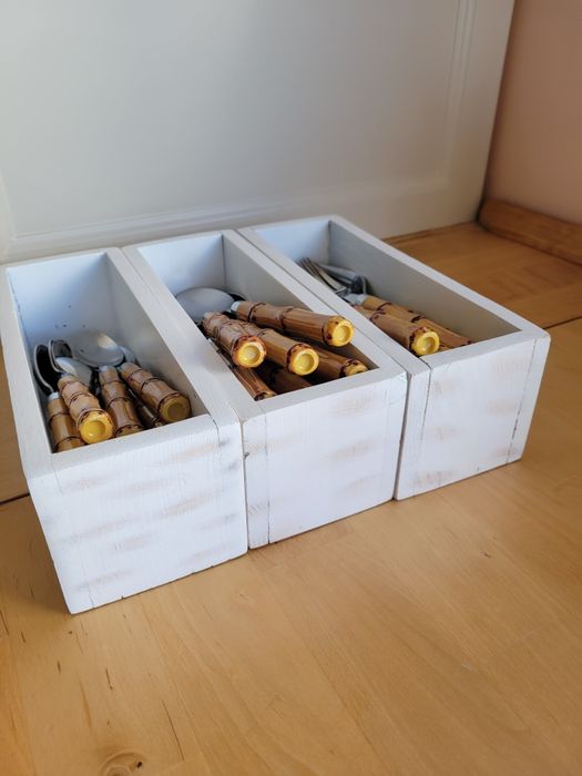 Caixas de arrumação brancas, de madeira