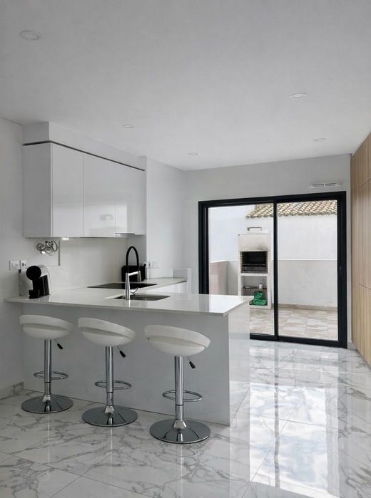 Apartamento T3 Moderno,Pronto a Habitar – Excelente Localização Tavira