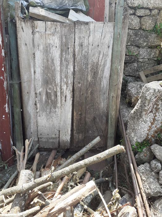 Contras de janela em madeira