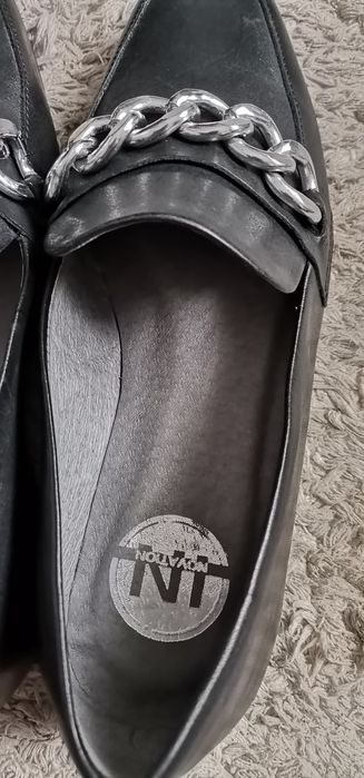 Sapatos de pele verdadeira