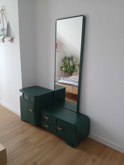 Zabytkowa toaletka prl