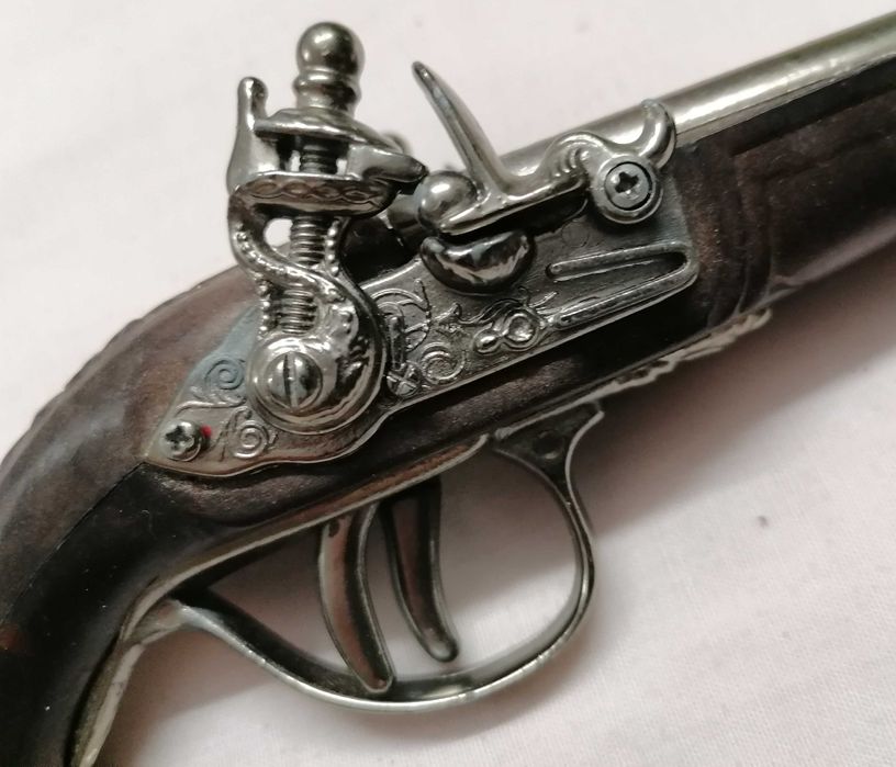 Pistola antiga decorativa