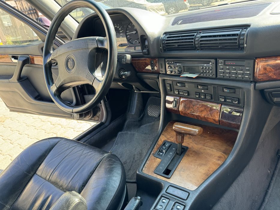 == BMW E32 740i na części == posiadam wszystko do E32 & E34