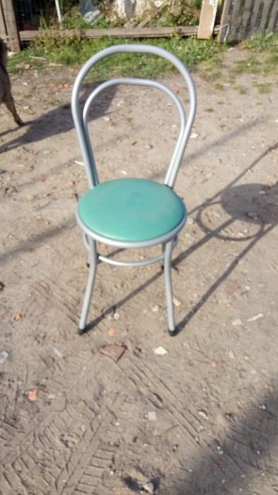 Mesas e cadeiras interior de café