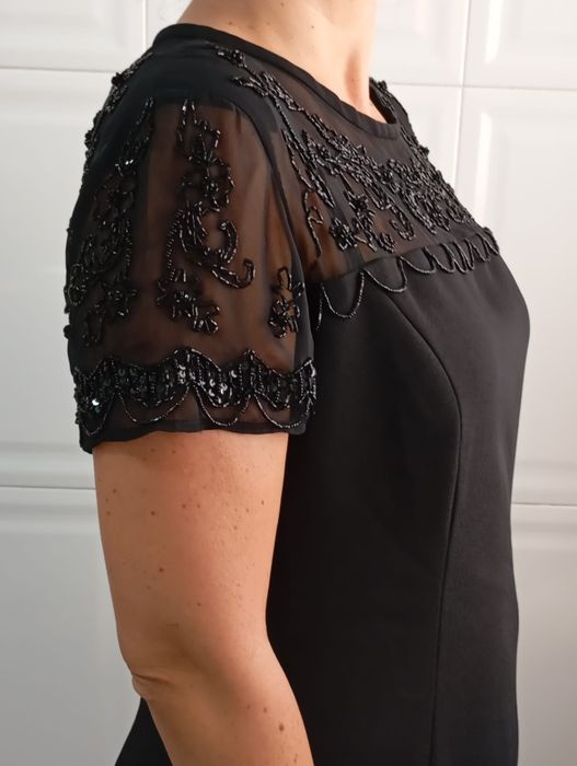 Vestido formal e classico cheio de pormenores lindissimos