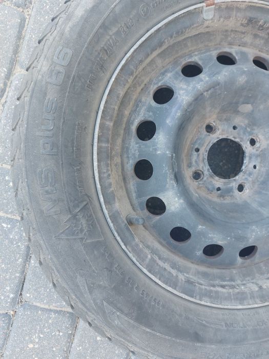 Koła opony zimowe na felgach stalowych 195.65.15 Bridg